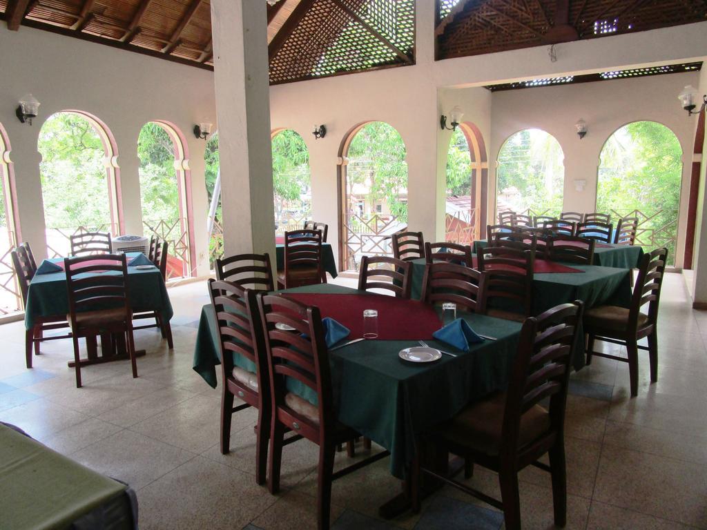 Hotel Shalini Anuradhapura Exteriör bild