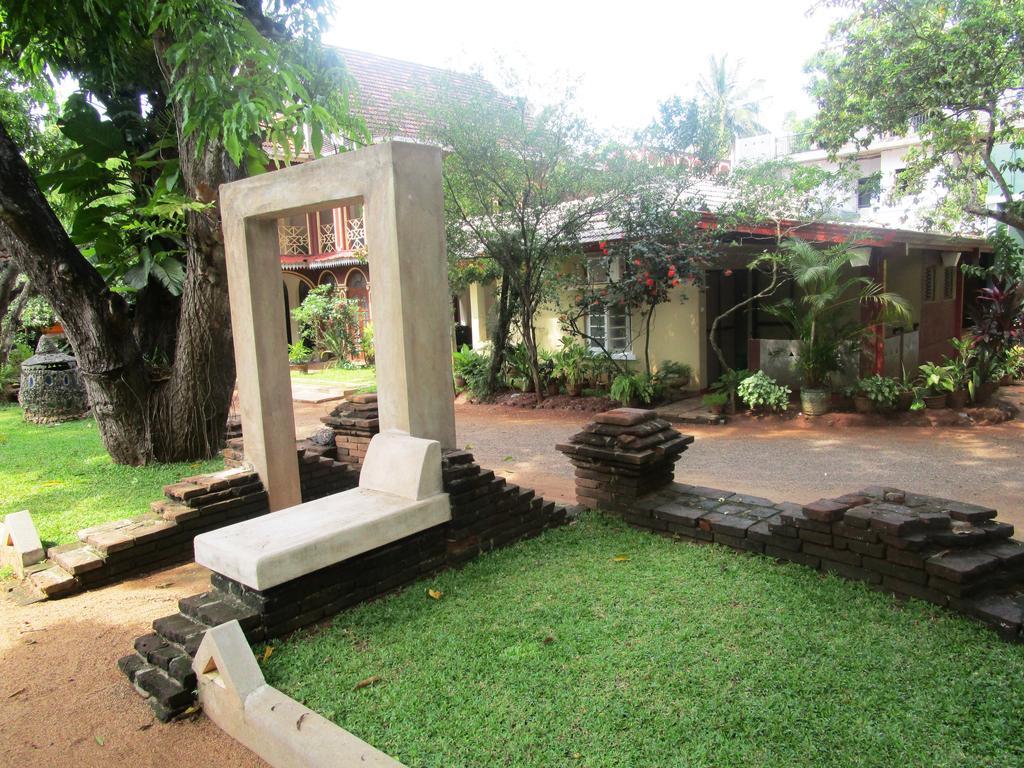 Hotel Shalini Anuradhapura Exteriör bild