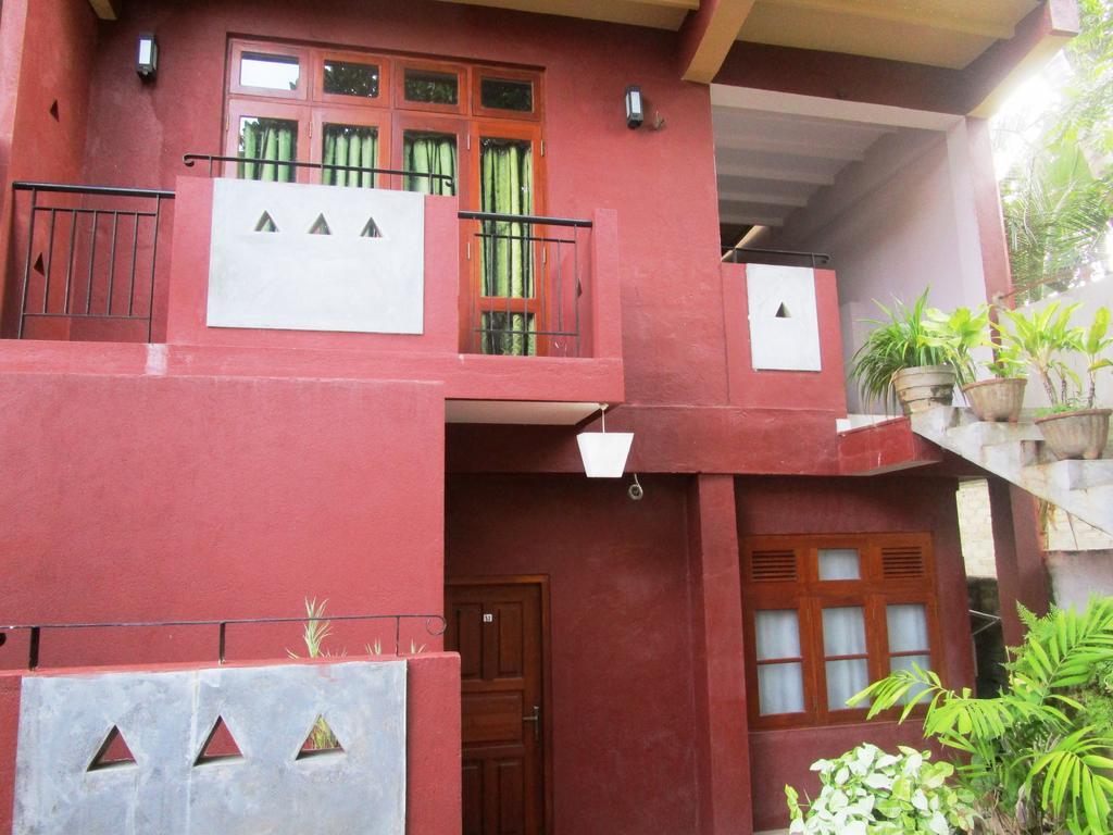 Hotel Shalini Anuradhapura Exteriör bild