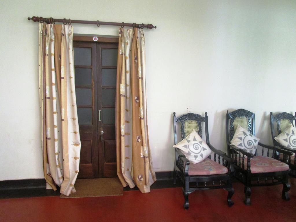 Hotel Shalini Anuradhapura Rum bild
