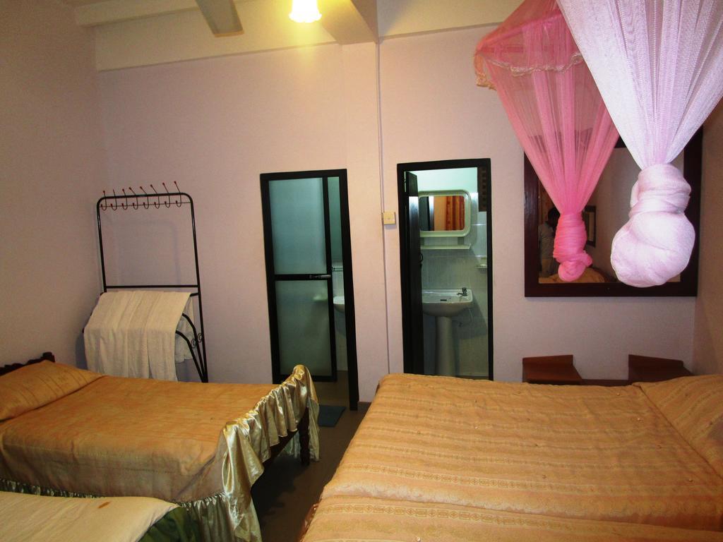 Hotel Shalini Anuradhapura Rum bild