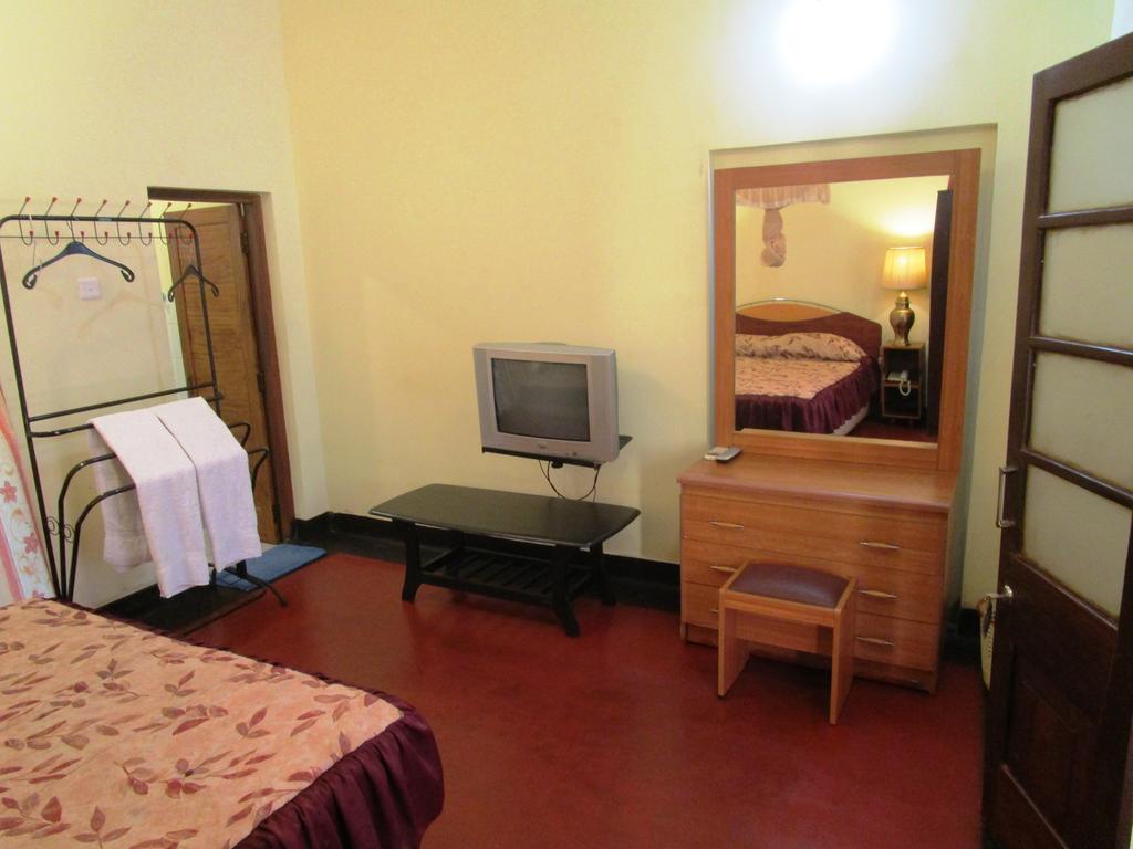 Hotel Shalini Anuradhapura Rum bild