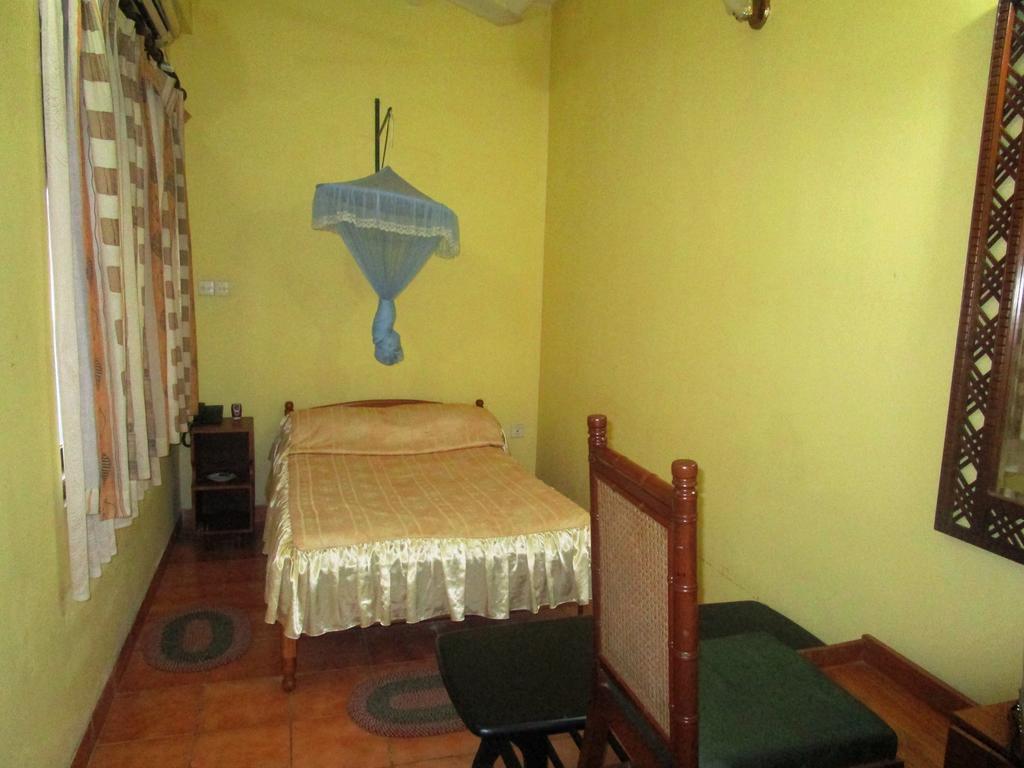 Hotel Shalini Anuradhapura Rum bild