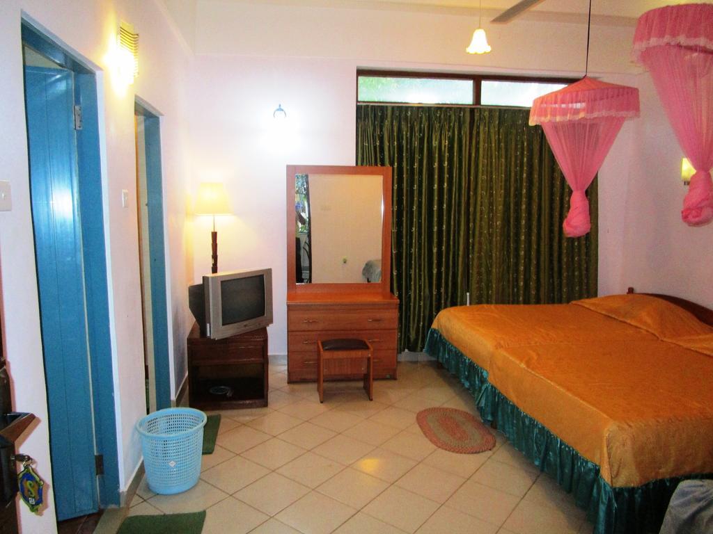 Hotel Shalini Anuradhapura Rum bild