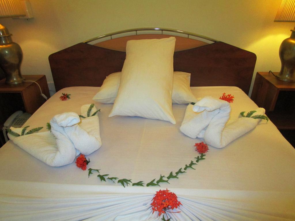 Hotel Shalini Anuradhapura Exteriör bild