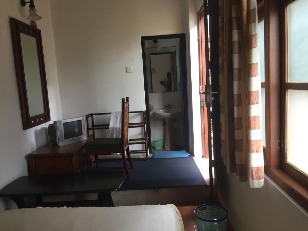 Hotel Shalini Anuradhapura Exteriör bild