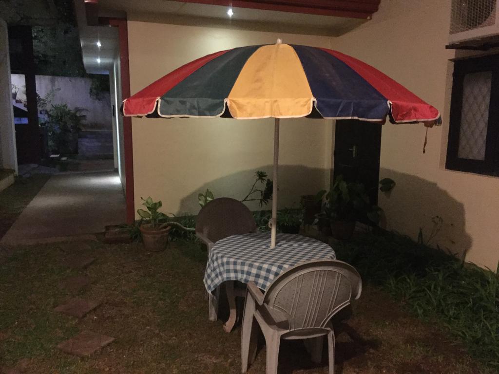 Hotel Shalini Anuradhapura Exteriör bild